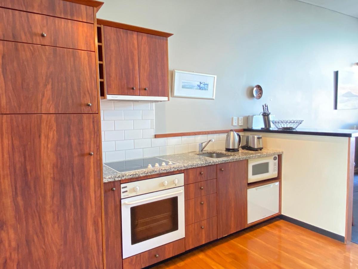 Waterfront Seaview Hotel Apartment - Same Building Block As Auckland Hilton Exterior photo